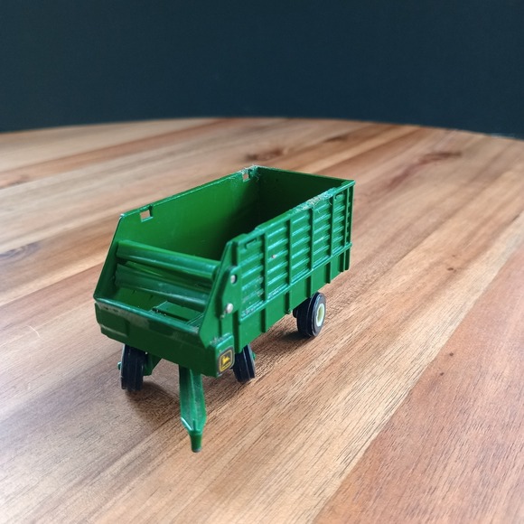 Ertl John Deere Green‎ Tractor Forage Wagon Farm Diecast Toy - Picture 2 of 9